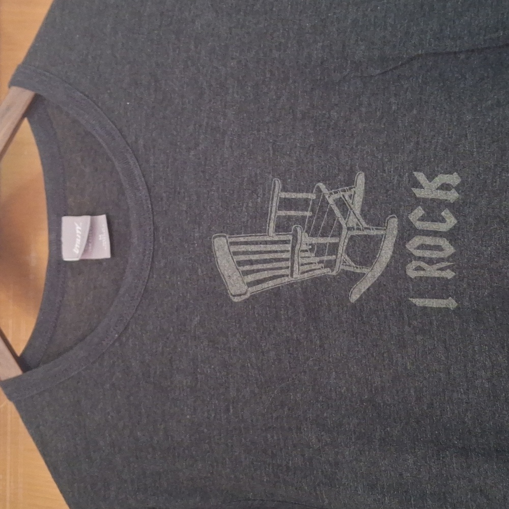 Graphic Tee with Rocking Chair Design - Picture 2 of 3